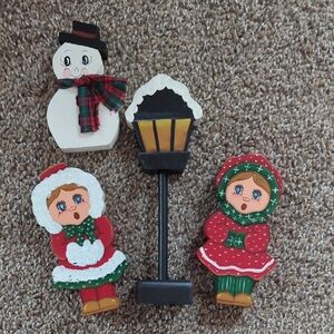 Vintage Wooden Hand Painted Christmas Carolers With Lamp And Snowman